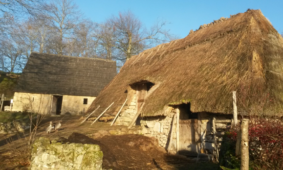 La ferme du moyen âge de Xaintrie (saint julien aux bois- dpt.19)