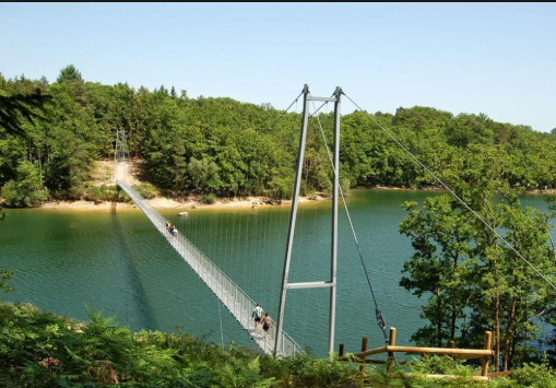 lac de Saint-Etienne-Cantalés (département du Cantal)
